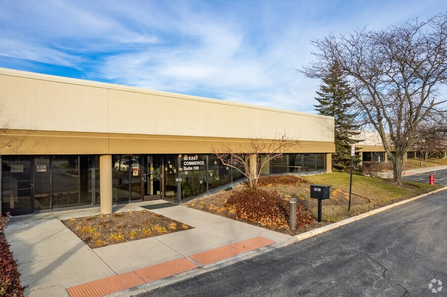 50 E Commerce Dr, Schaumburg, IL à louer - Photo de l’immeuble – Image 1 sur 7