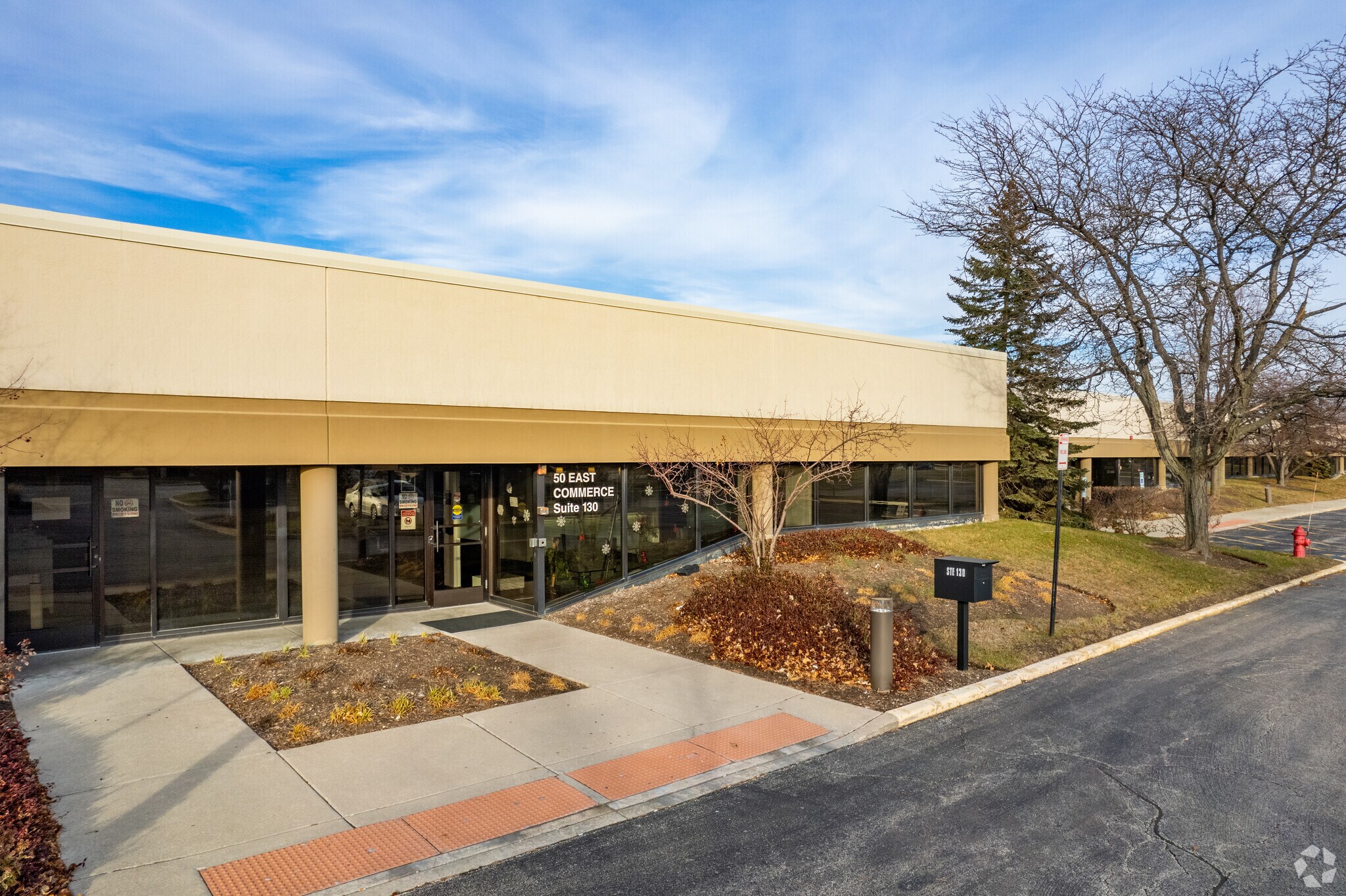 50 E Commerce Dr, Schaumburg, IL à louer Photo de l’immeuble– Image 1 sur 8