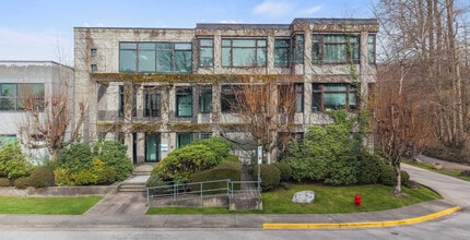 1000 3rd St, North Vancouver District, BC à louer Photo de l’immeuble– Image 2 sur 15