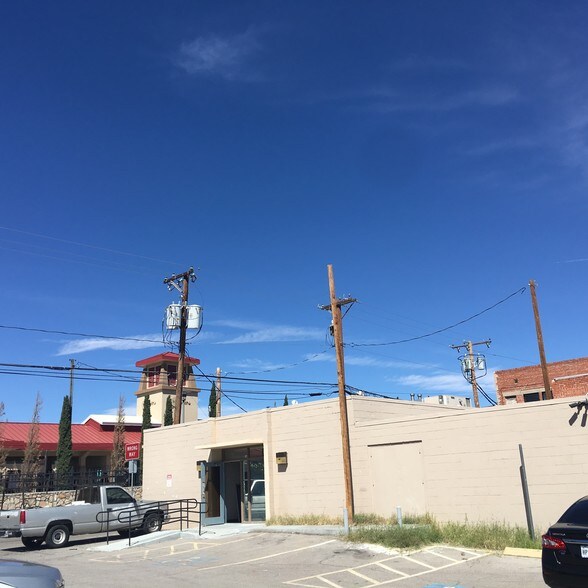 2817 E Yandell Dr, El Paso, TX à louer - Photo de l’immeuble – Image 3 sur 6