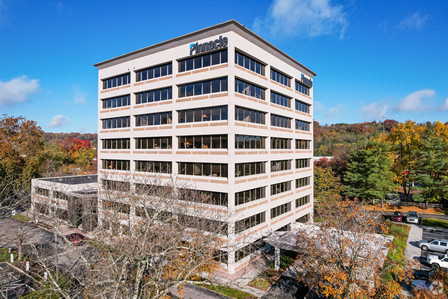 1111 N Northshore Dr, Knoxville, TN à louer - Photo de l’immeuble – Image 2 sur 10