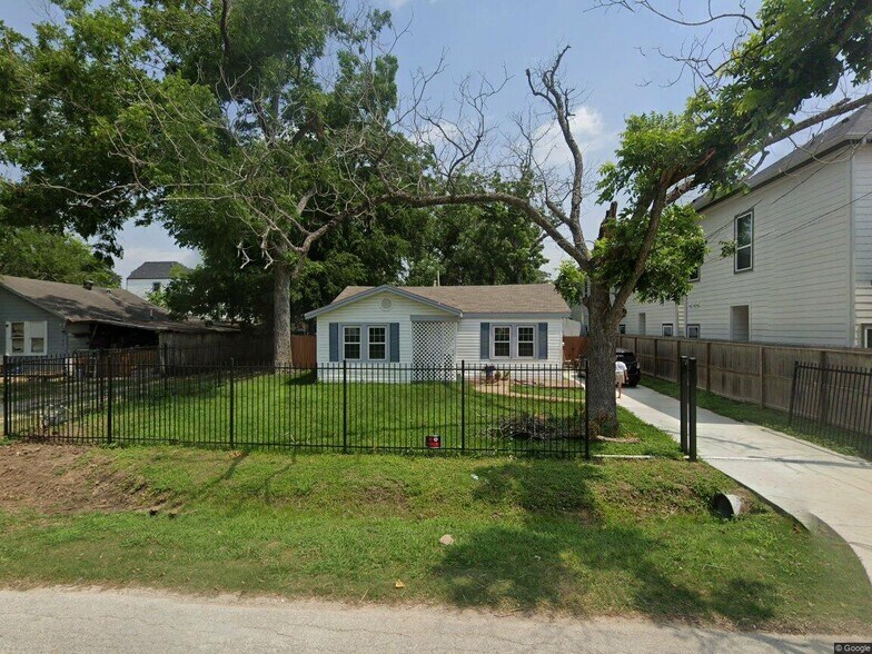 818 Thornton Rd, Houston, TX à louer - Photo de l’immeuble – Image 1 sur 3