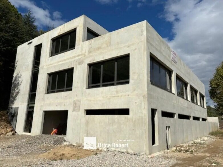 325 Route De Lyon, Orliénas à louer - Photo de l’immeuble – Image 2 sur 4