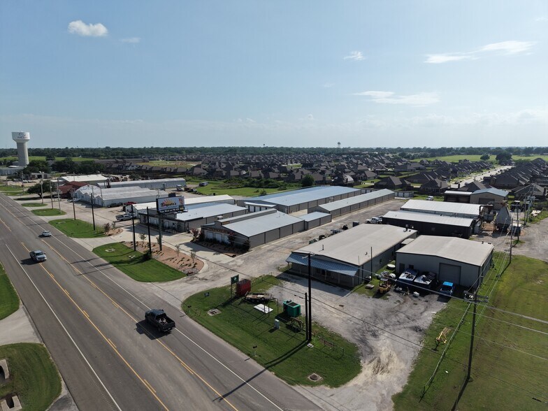 1008 N Highway 377, Pilot Point, TX à vendre - Photo de l’immeuble – Image 2 sur 10
