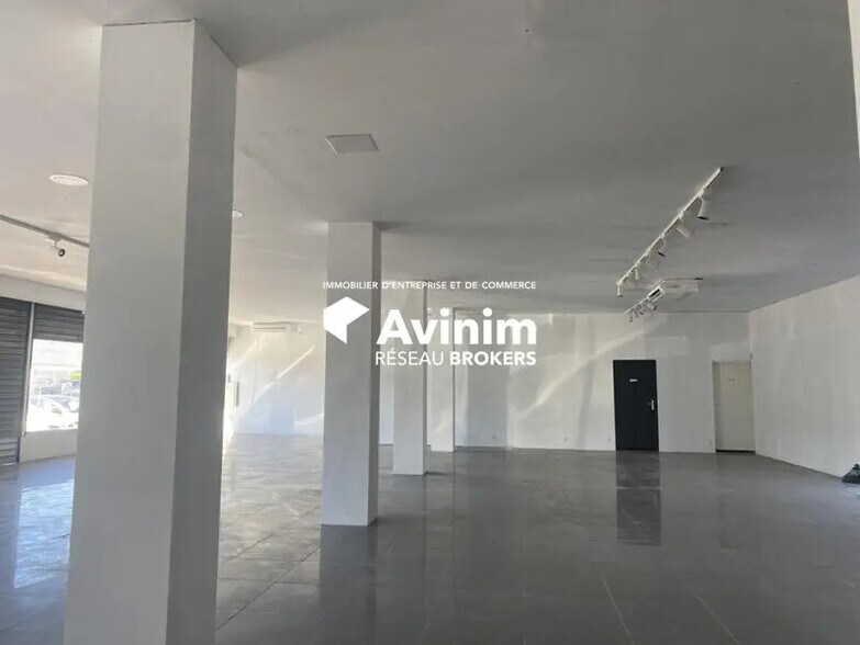 Local commercial dans Fréjus à louer - Photo de l’immeuble – Image 2 sur 12
