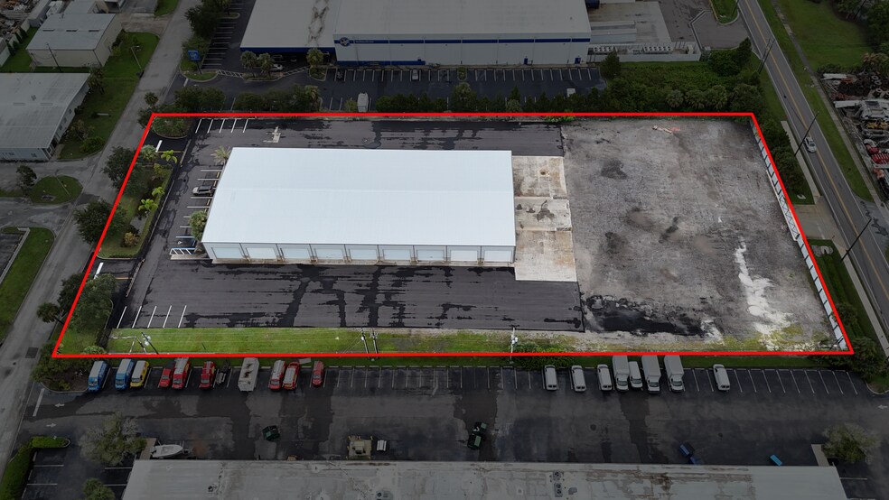 8810 Enterprise Blvd, Largo, FL à louer - Photo de l’immeuble – Image 2 sur 9