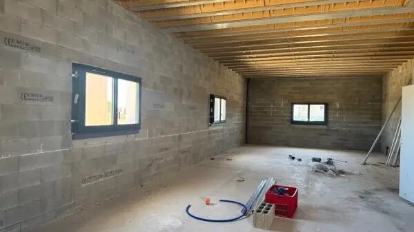 Local d’activités dans Saint-Estève à louer Photo intérieure– Image 1 sur 3