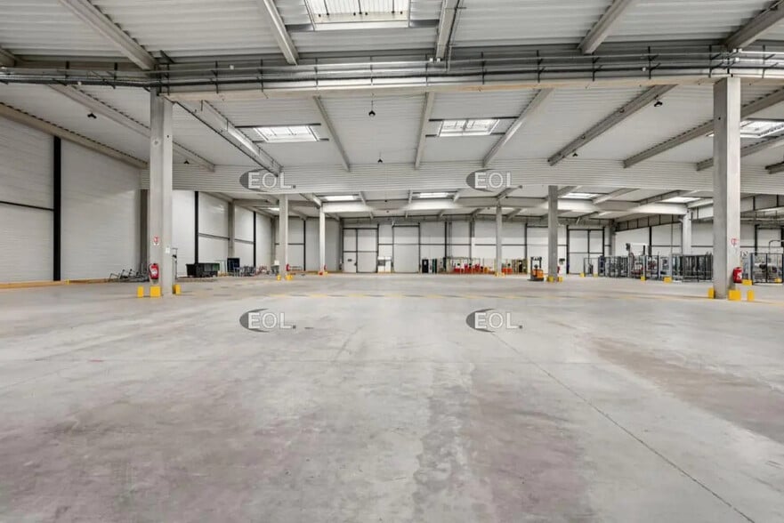 Local d’activités dans Sucy-en-Brie à louer - Photo de l’immeuble – Image 3 sur 22