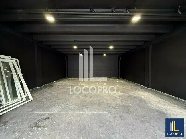 Plus de détails pour Local d'activités à louer