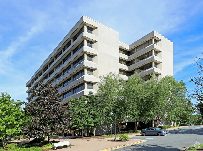 6301 Ivy Ln, Greenbelt, MD à louer - Photo de l’immeuble – Image 2 sur 7