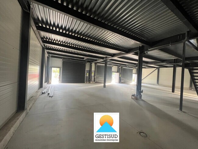 Plus de détails pour Local d'activités à louer