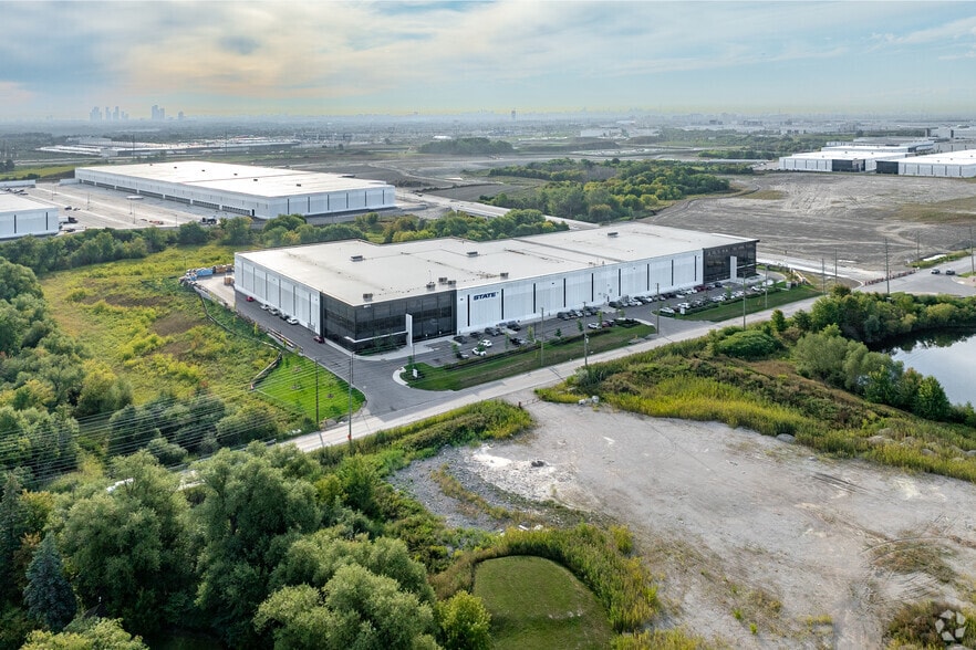 8811 Huntington Rd, Vaughan, ON à louer - Aérien – Image 2 sur 3