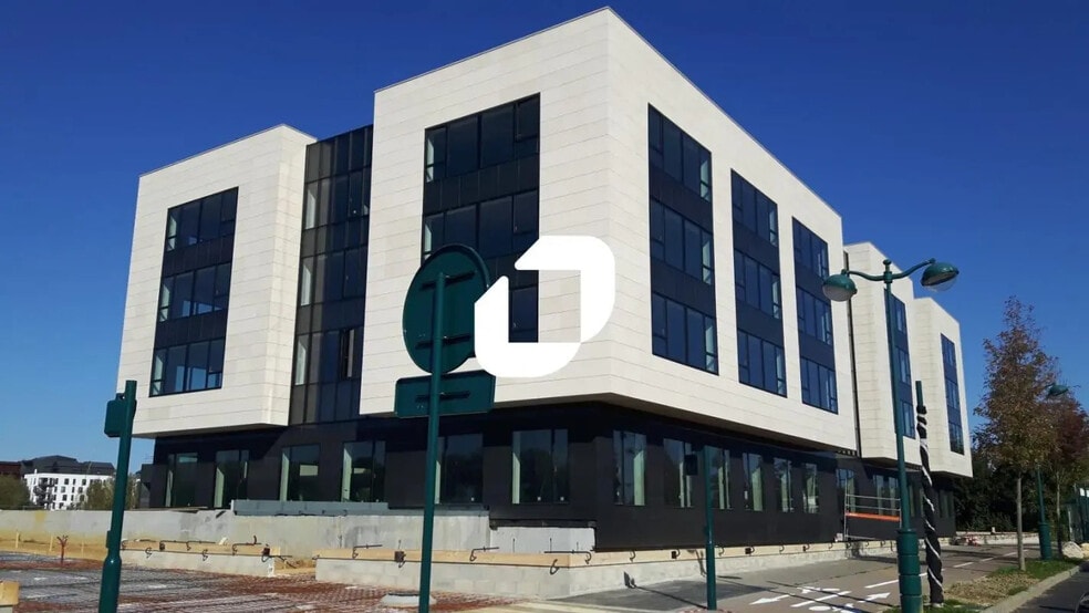 Bureau dans Jossigny à vendre - Photo de l’immeuble – Image 3 sur 13