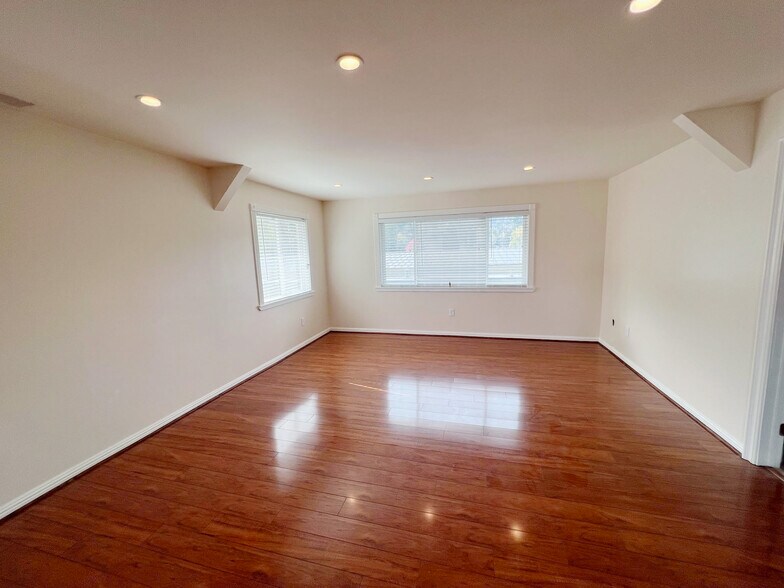 101 Casa Buena Dr, Corte Madera, CA à louer - Photo de l’immeuble – Image 3 sur 5