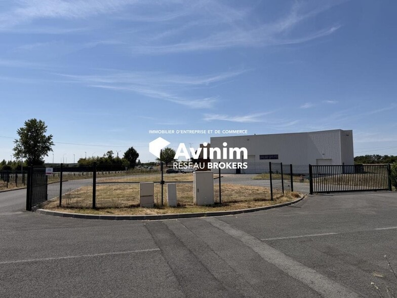 Local d'activités dans Dissay à vendre - Photo de l’immeuble – Image 3 sur 15