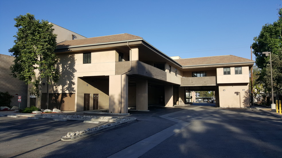 830 S Citrus Ave, Azusa, CA à louer - Photo de l’immeuble – Image 2 sur 10