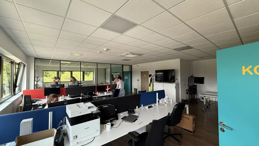 251 Rue Jean Monnet, Croix à vendre - Photo de l’immeuble – Image 2 sur 6