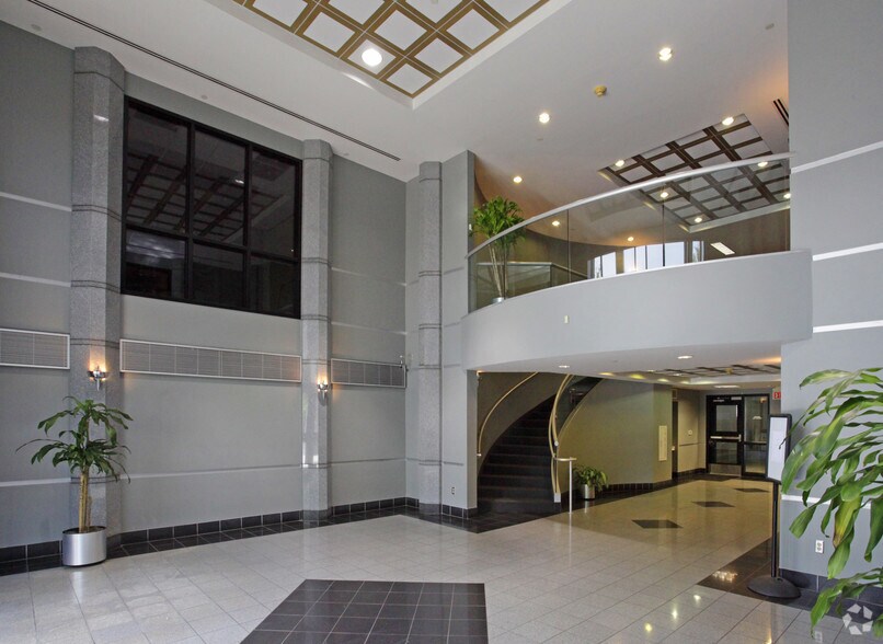 6805 N Capital of Texas Hwy, Austin, TX à louer - Hall d’entrée – Image 2 sur 13