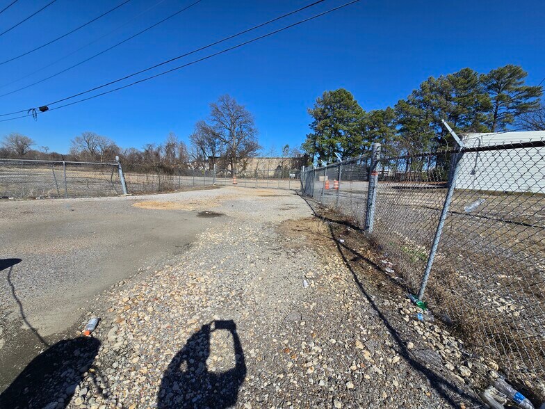 1270 Springbrook Ave, Memphis, TN à louer - Photo de l’immeuble – Image 3 sur 5