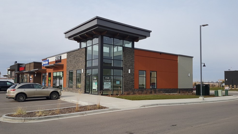 499 Timberlands Dr, Red Deer, AB à louer - Photo de l’immeuble – Image 1 sur 2