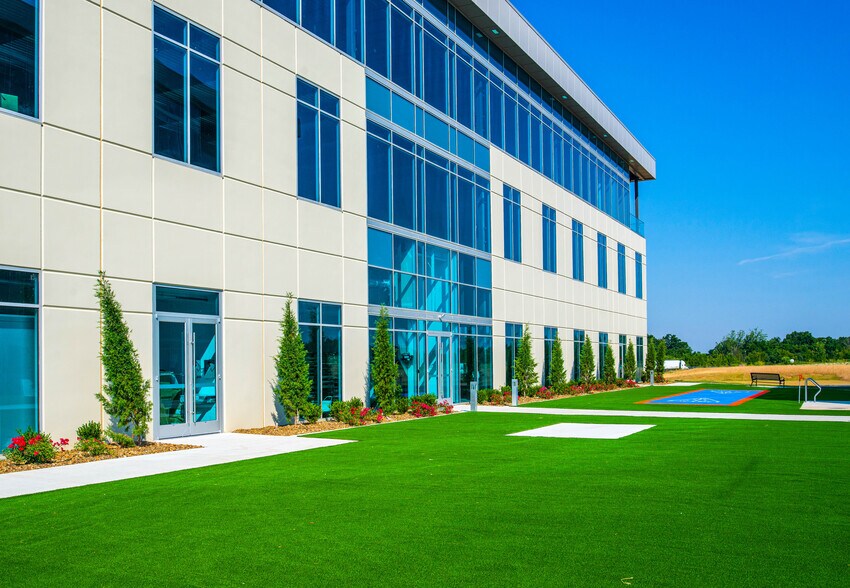 2500 NE 11th St, Bentonville, AR à louer - Photo de l’immeuble – Image 3 sur 9