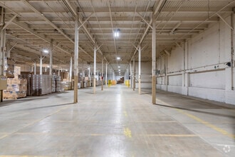 2100 S Washington Ave, Lansing, MI à louer Photo intérieure– Image 2 sur 3