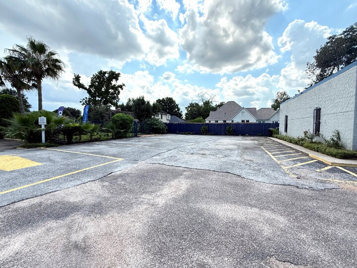 5311 Irvington Blvd, Houston, TX à vendre - Photo de l’immeuble – Image 3 sur 9