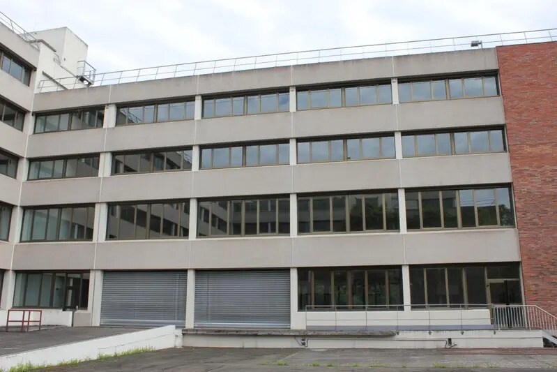 Bureau dans Montigny-le-Bretonneux à louer - Photo de l’immeuble – Image 3 sur 5
