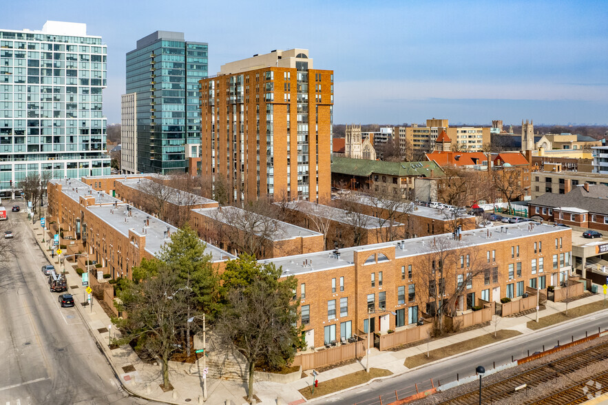 100 Forest Pl, Oak Park, IL à louer - Photo de l’immeuble – Image 1 sur 4