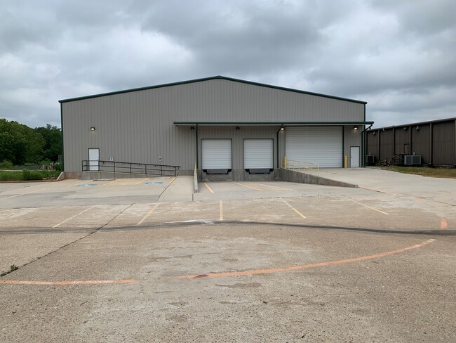 Plus de détails pour 5457 W Davis St, Conroe, TX - Local commercial, Industriel/Logistique à louer