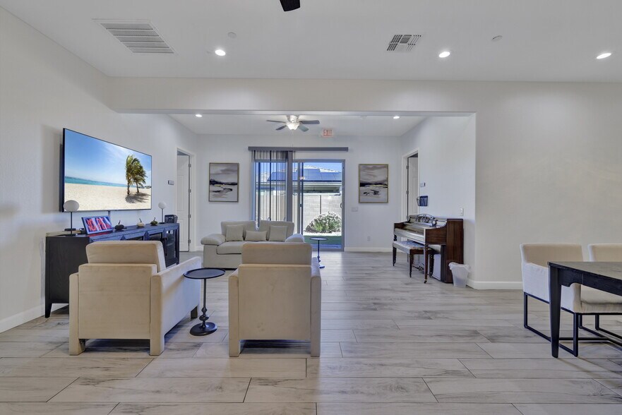 EXCEPTIONAL SURPRISE ALH INVESTMENT, Surprise, AZ à vendre - Photo de l’immeuble – Image 3 sur 9