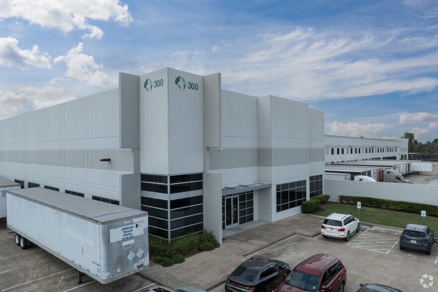 300 Airtex Dr, Houston, TX à louer - Photo de l’immeuble – Image 1 sur 17