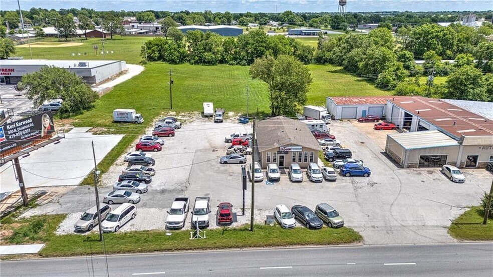 121 N Bloomington St, Lowell, AR à vendre - Photo de l’immeuble – Image 2 sur 7