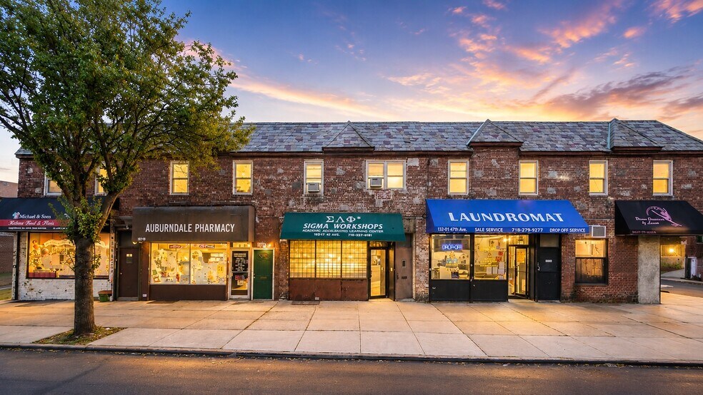19217 47th Ave, Flushing, NY à vendre - Photo de l’immeuble – Image 1 sur 3