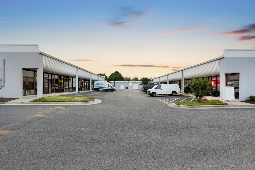 3035-3099 PS Business Center Dr, Woodbridge, VA à louer - Photo de l’immeuble – Image 2 sur 8