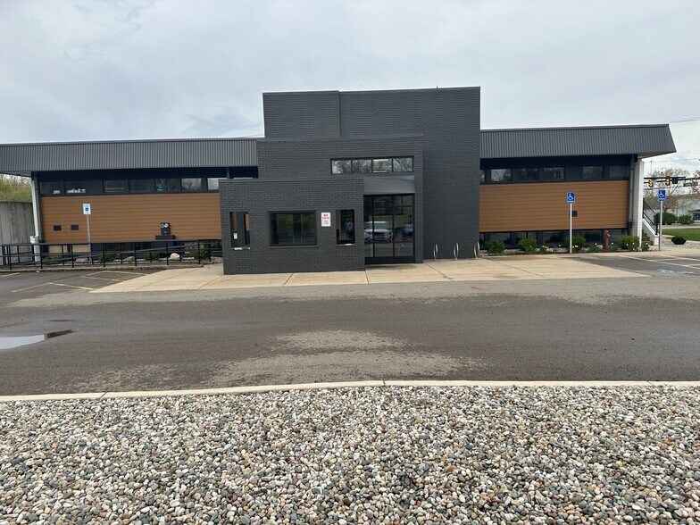 325 E Centre Rd, Portage, MI à louer - Photo de l’immeuble – Image 1 sur 16