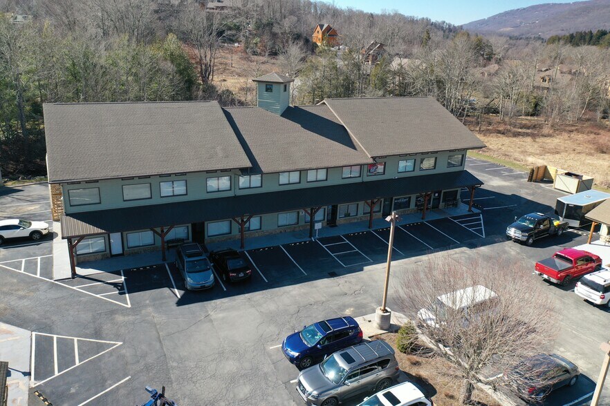102 High Country Sq, Banner Elk, NC à louer - Photo de l’immeuble – Image 3 sur 13