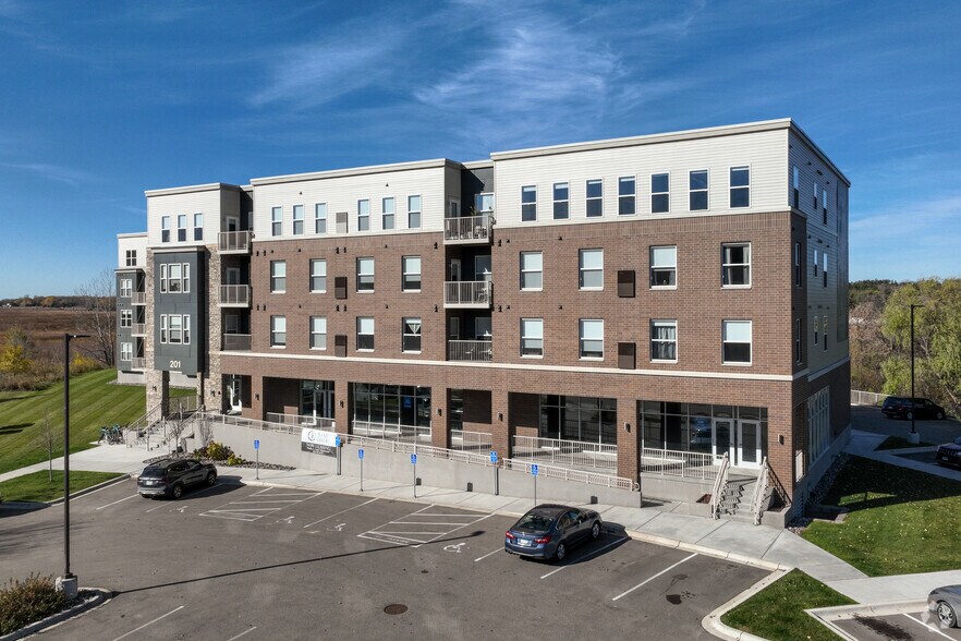 201 El Dorado Dr, Jordan, MN à louer - Photo principale – Image 1 sur 40