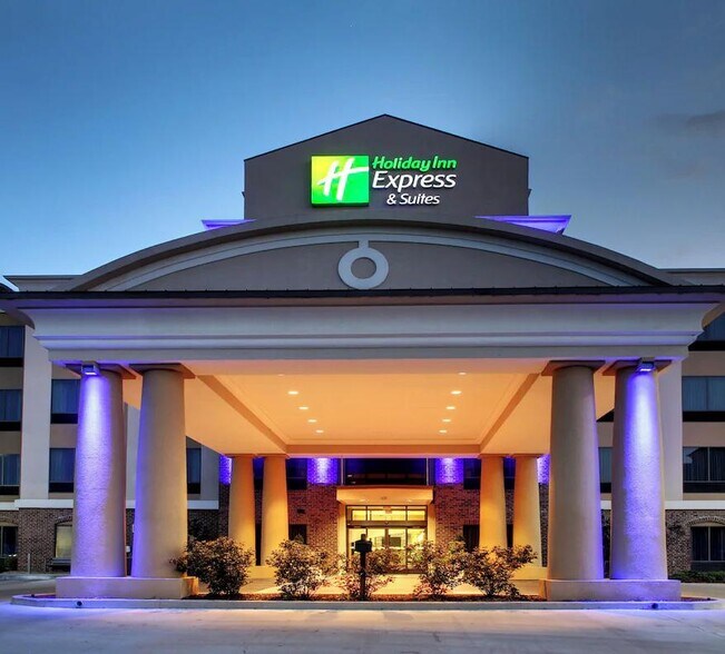 639 S Canal St, Natchez, MS à vendre - Photo de l’immeuble – Image 2 sur 17