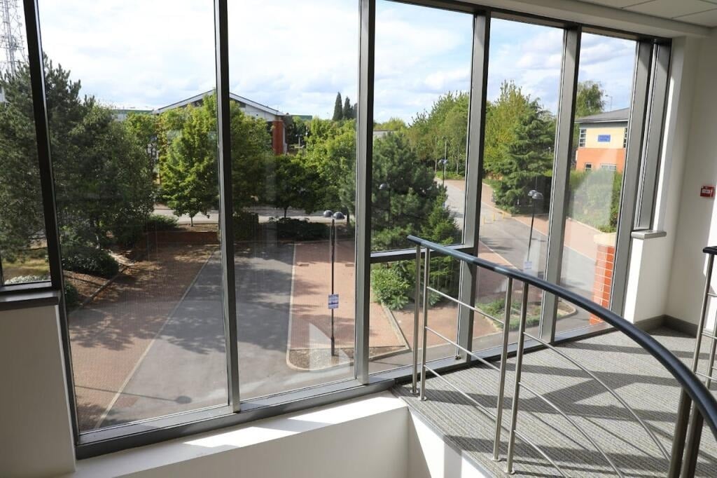 1 Sterling Way, Tingley à louer Photo intérieure– Image 1 sur 2