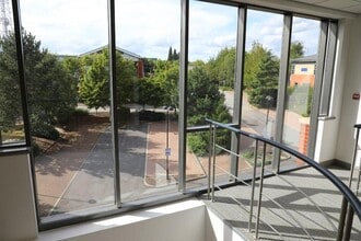 1 Sterling Way, Tingley à louer Photo intérieure– Image 1 sur 2