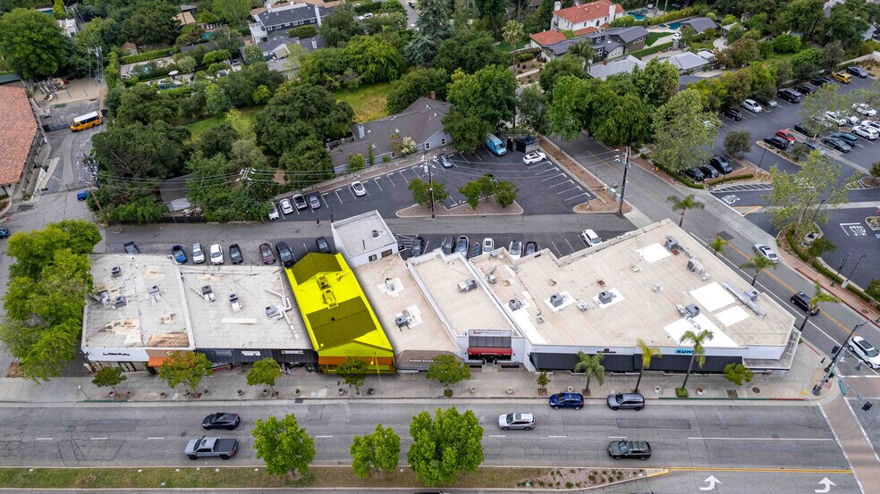 842 Foothill Blvd, La Canada Flintridge, CA à vendre - Photo de l’immeuble – Image 3 sur 15