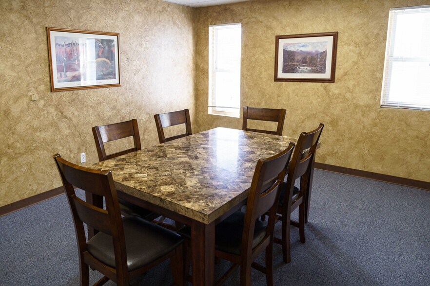 1826 E Platte Ave, Colorado Springs, CO à louer - Photo de l’immeuble – Image 2 sur 8