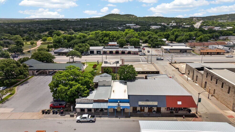 308 S Main St, Burnet, TX à vendre - Photo de l’immeuble – Image 2 sur 13