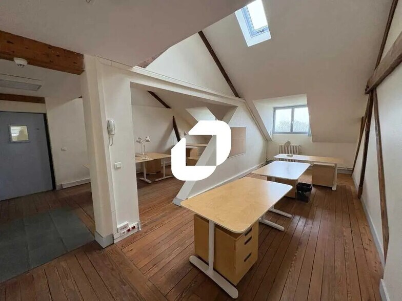 Bureau dans Louveciennes à louer - Photo de l’immeuble – Image 3 sur 15