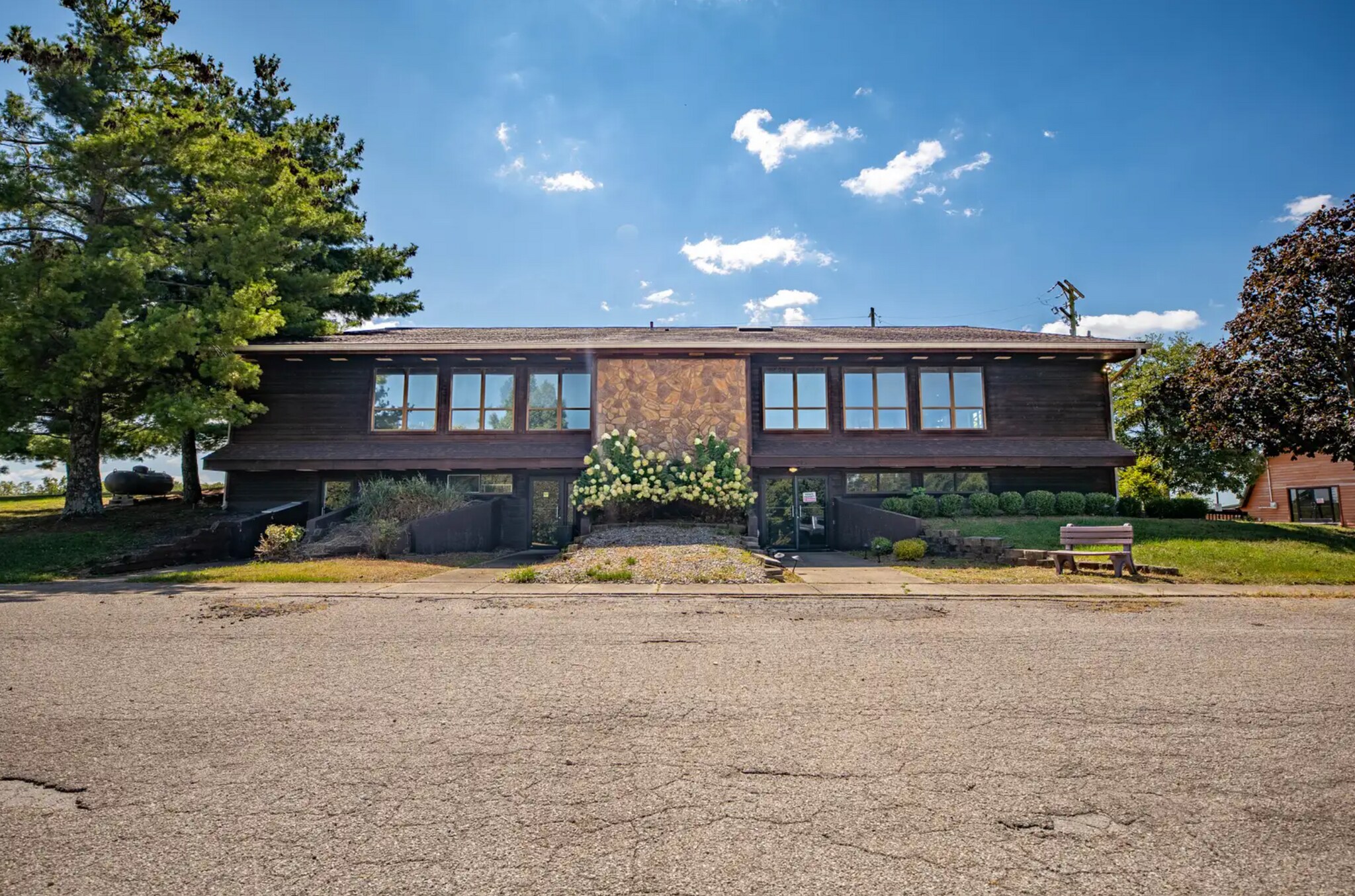 245 Tanglewood Ct, Taylorsville, KY à vendre Photo de l’immeuble– Image 1 sur 48