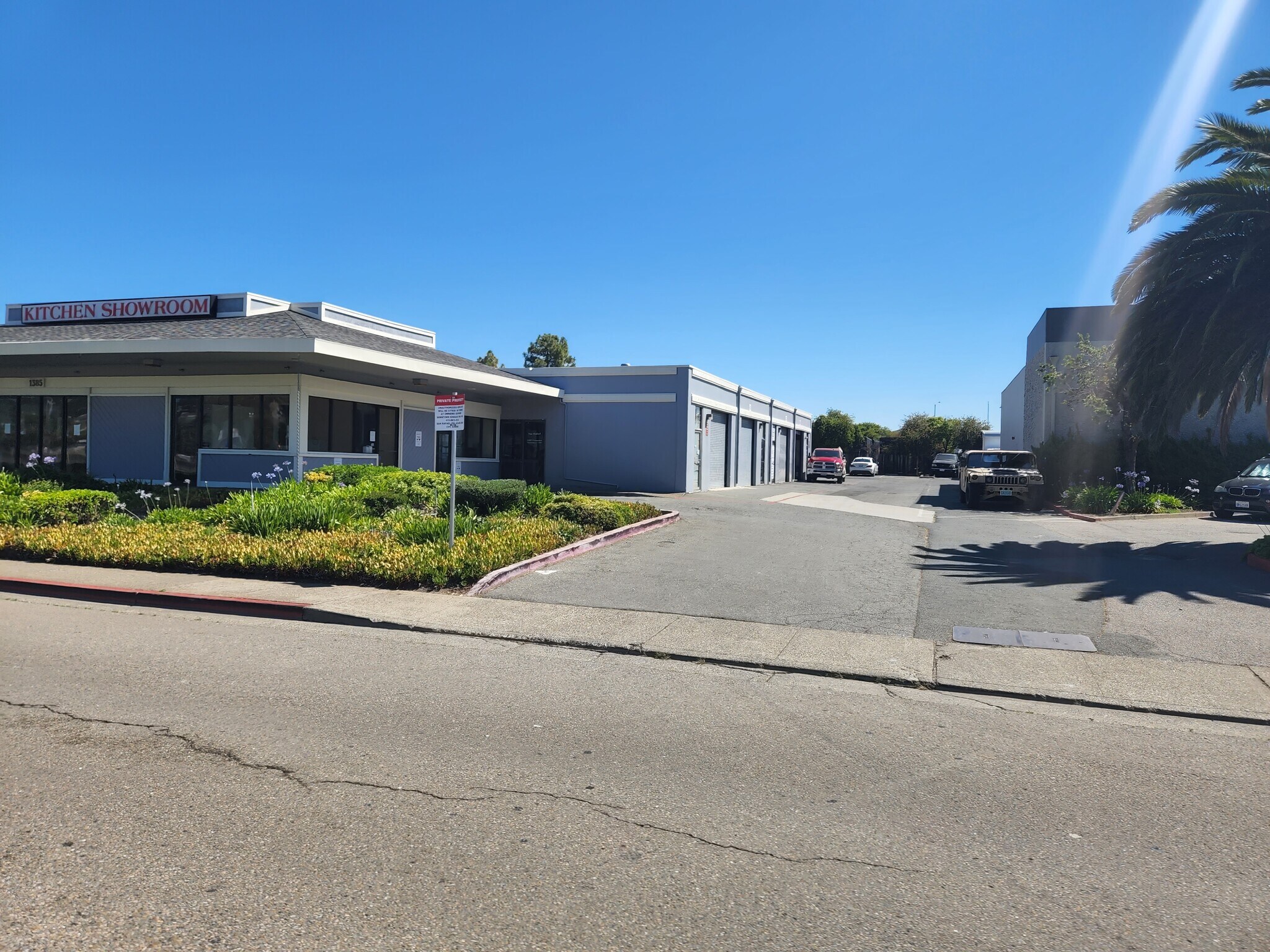 1385 E Francisco Blvd, San Rafael, CA à louer Photo principale– Image 1 sur 2