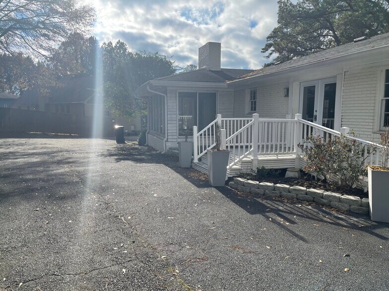 3036 NE Roswell Rd, Marietta, GA à louer - Photo de l’immeuble – Image 3 sur 9