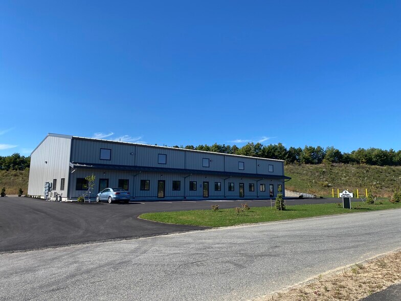 6 Ricketts Pond Drive, Carver, MA à louer - Photo de l’immeuble – Image 1 sur 13