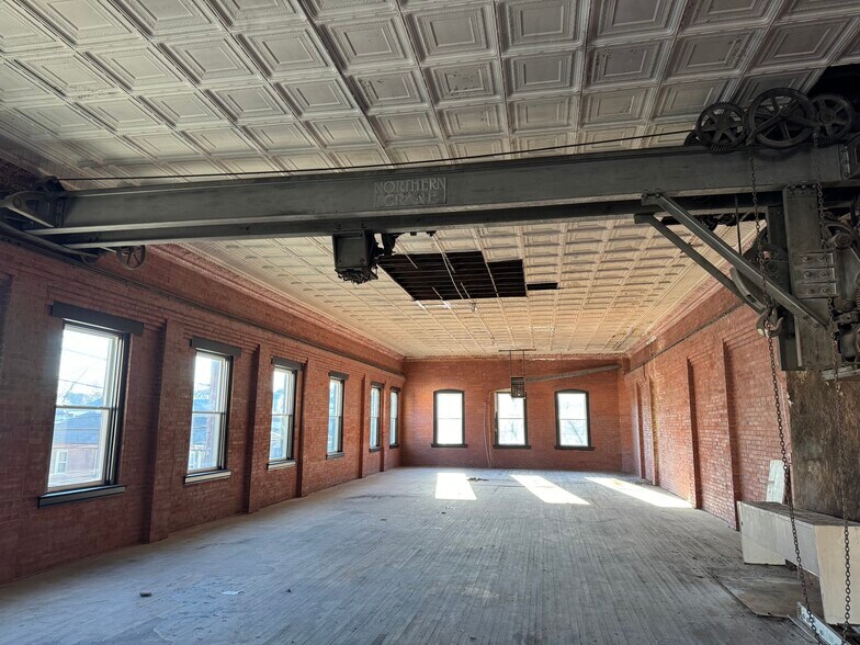 316-320 S Pennsylvania Ave, Greensburg, PA à vendre - Photo intérieure – Image 3 sur 17